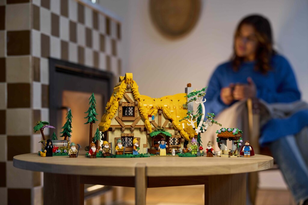 LEGO Disney Die Hütte von den Schneewittchen und den sieben Zwergen Set
