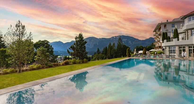 Atemberaubender Ausblick aus dem Outdoorpool Quelle: Hotel Panorama Royal